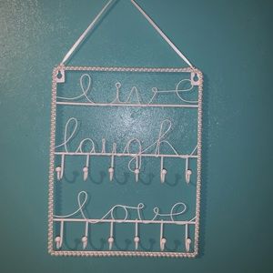 Necklace wall hanger